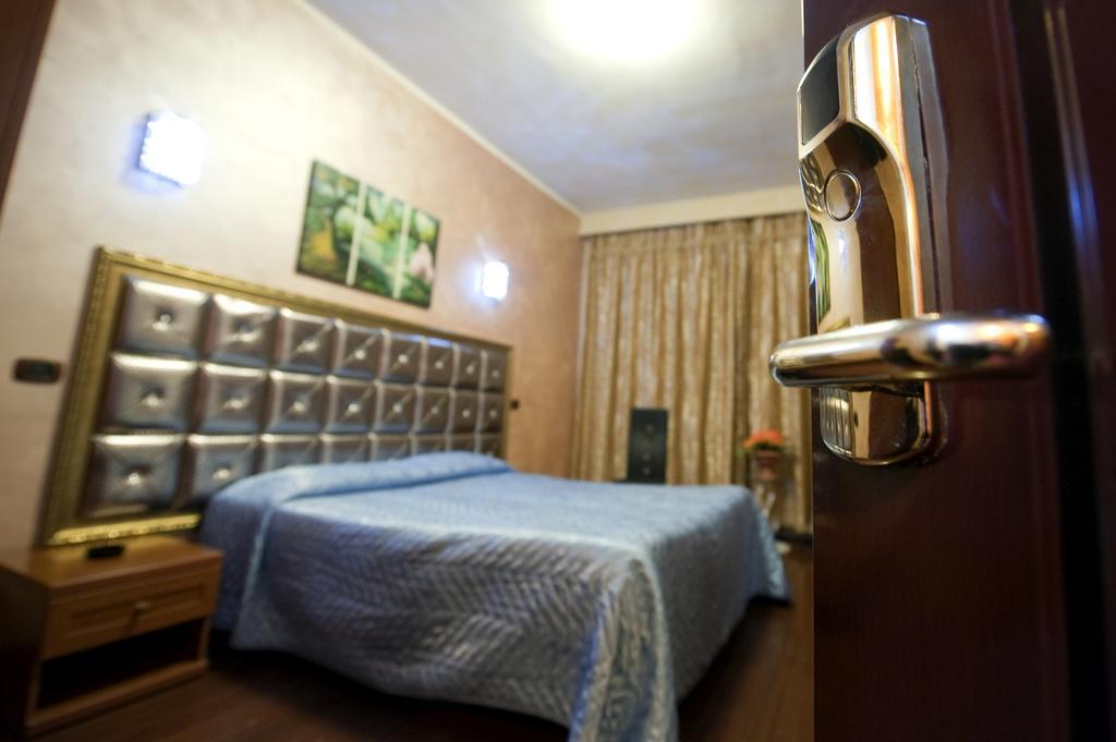 Hotel Bengasi Монкальєрі Номер фото